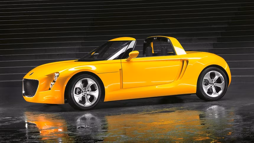 VW Ecoracer: Từ năm 2005, mẫu concept EcoRacer với cấu trúc carbon được Volkswagen công bố. Mẫu xe này chỉ nặng 850 kg và được trang bị động cơ 1.5 TDI, có thể đạt tốc độ 100 km/h trong 6,3 giây từ vị trí đứng im, tốc độ tối đa 230 km/h và mức tiêu hao nhiên liệu trung bình 2,94 lít/100 km. VW Ecoracer cũng có thể chuyển từ dạng coupe sang roadster hoặc speedster.