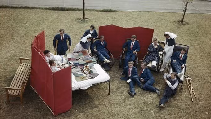 Các y tá chăm sóc những phi công được điều trị tại Bệnh viện Không quân Hoàng gia Công chúa Mary tại Halton, Buckinghamshire, Anh vào tháng 8/1943.