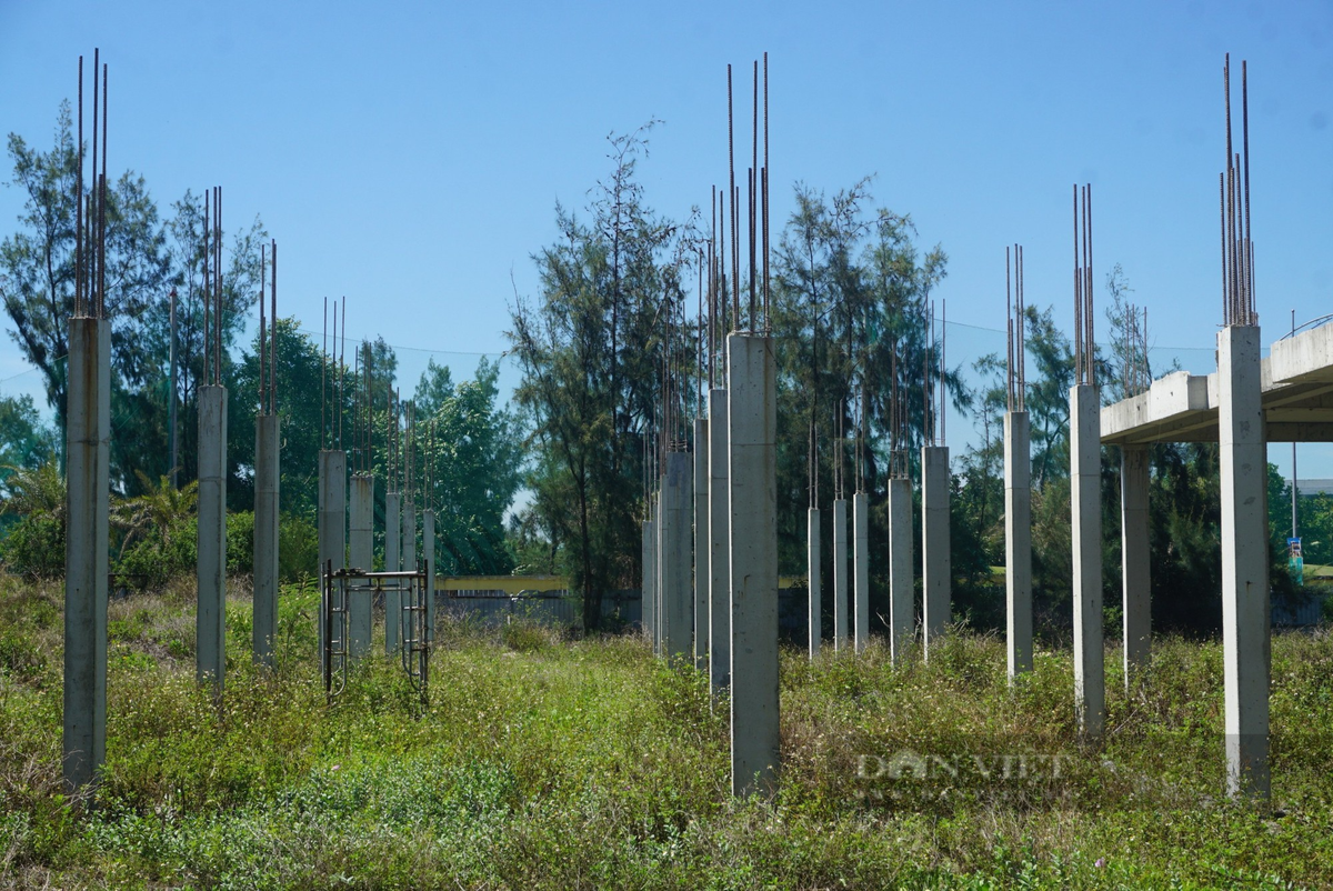 “Siêu dự án” đình đám Tổ hợp du lịch giải trí Cocobay Đà Nẵng từng được kỳ vọng sẽ góp phần phát triển kinh tế, du lịch của Đà Nẵng giờ hoang tàn.