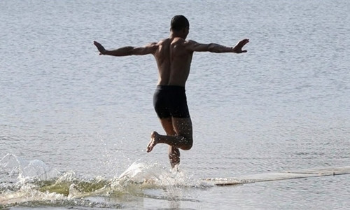 Sau nhiều năm khổ luyện, Tăng Trù tinh thông Phật lý và có khinh công siêu việt, có thể Phi Thiềm Tẩu Bích, nhảy lên nóc chùa, ngày đi được mấy trăm dặm.