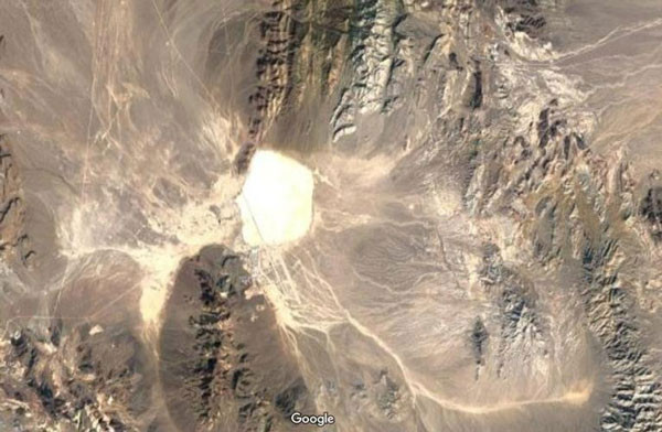 Khu 51 tối mật nằm ở sa mạc thuộc Nevada, Mỹ được tô trắng trên bản đồ Google Maps.