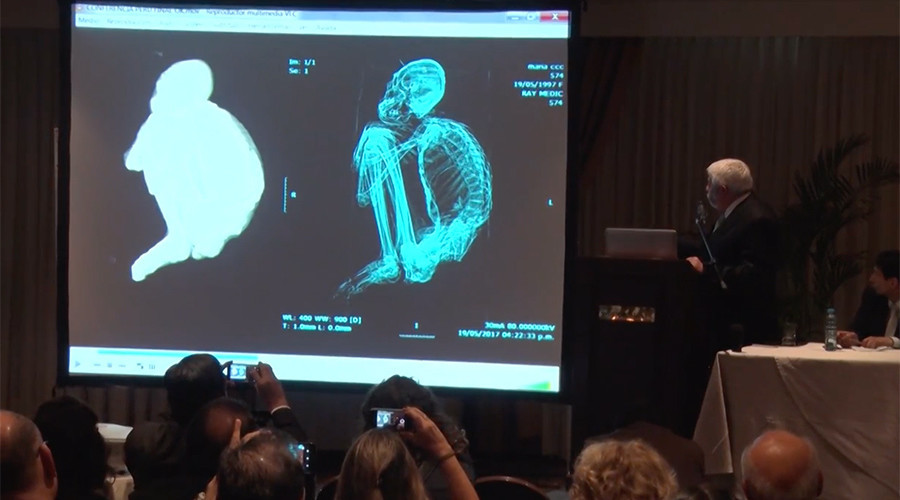 Khi ấy, chuyên gia UFO là Jaime Maussan tuyên bố đã phát hiện 5 xác ướp nghi là người ngoài hành tinh tại một khu khảo cổ tại Peru.