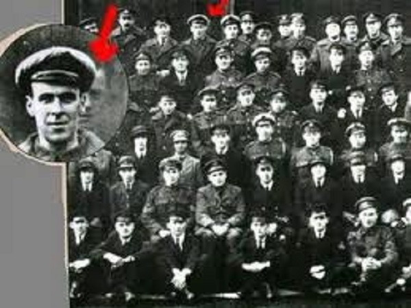 Năm 1919, Victor Goddard, cựu sĩ quan không quân Anh chụp ảnh tập thể các thành viên trong phi đội Goddard từng làm việc trên tàu Hải quân Anh HMS Daedalus trong Thế chiến 1. Tuy nhiên, sự xuất hiện của Freddy Jackson ở hàng trên cùng, thứ 4 từ trái qua khiến mọi người khó hiểu. Nguyên do là bởi Freddy đã chết 2 ngày trước khi chụp ảnh.