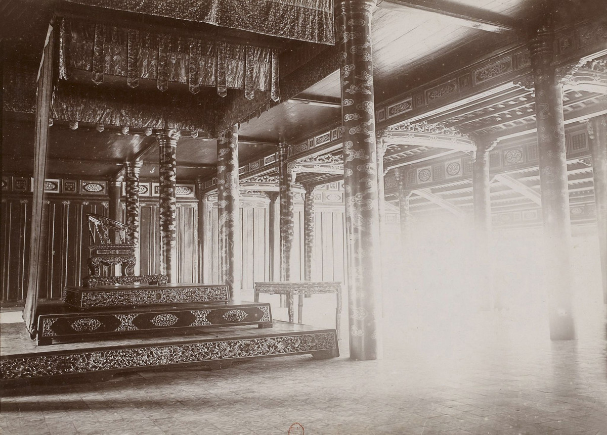 Cận cảnh ngai vàng quyền lực của nhà vua triều Nguyễn trong Điện Thái Hòa.