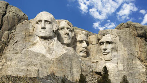 Núi Rushmore nổi tiếng thế giới khi là nơi chạm khắc gương mặt của 4 tổng thống Mỹ gồm: George Washington, Thomas Jefferson, Theodore Roosevelt và Abraham Lincoln. Nhiều người không hay biết bên trong núi Rushmore có chứa một căn phòng bí mật.