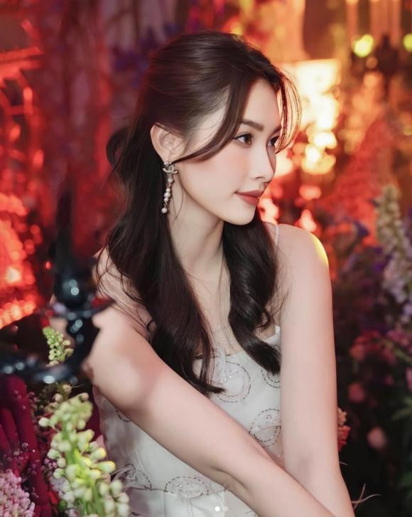 Hoa hau Dang Thu Thao hiem hoi dang anh cung chong-Hinh-4