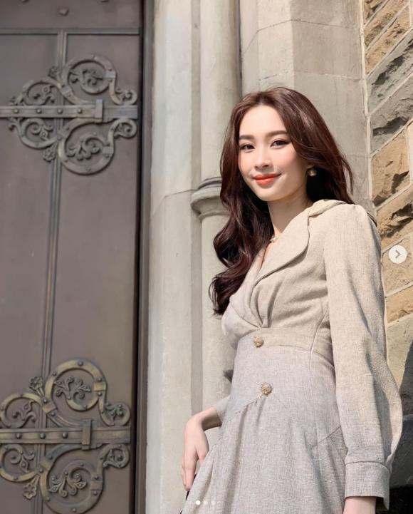 Hoa hau Dang Thu Thao hiem hoi dang anh cung chong