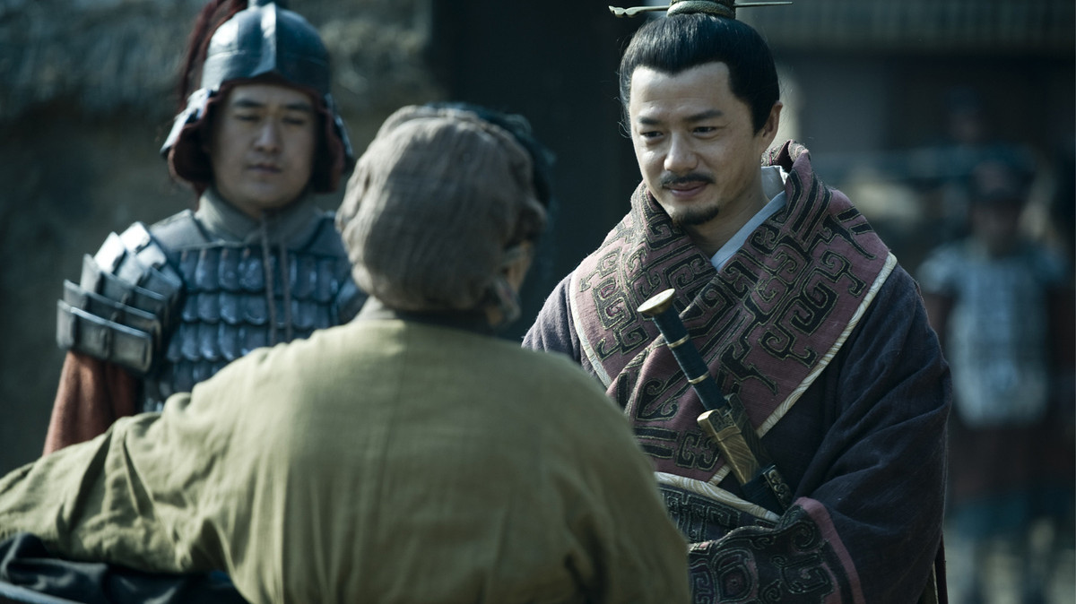 Khi nhà Tần sụp đổ, Hạng Vũ đứng đầu chư hầu, phân phong cho các tướng và vua chư hầu. Lưu Bang bị Hạng Vũ tranh công vào Quan Trung. Tiếp đến, Lưu Bang bị đẩy vào đất Thục xa xôi và phong làm Hán vương.