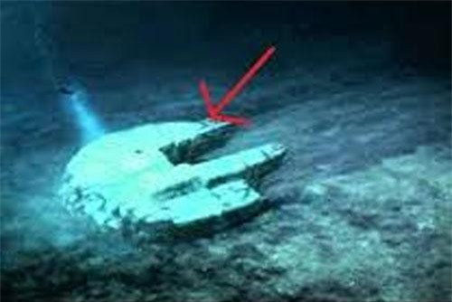 Năm 2011, nhóm thợ lặn săn tìm kho báu Thụy Điển đã bất ngờ phát hiện một vật thể dị thường ở đáy biển Baltic. Vật thể bí ẩn này có hình dáng khá giống phi thuyền khổng lồ trong bộ phim khoa học viễn tưởng "Chiến tranh giữa các vì sao" (Star War).