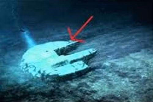 Năm 2011, nhóm thợ lặn săn tìm kho báu Thụy Điển đã bất ngờ phát hiện một vật thể dị thường ở đáy biển Baltic. Vật thể bí ẩn này có hình dáng khá giống phi thuyền khổng lồ trong bộ phim khoa học viễn tưởng "Chiến tranh giữa các vì sao" (Star War).