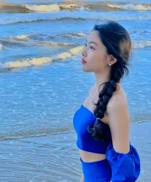 Lo Lem nha Quyen Linh khoe phong cach thoi trang ngay cang co gu-Hinh-3