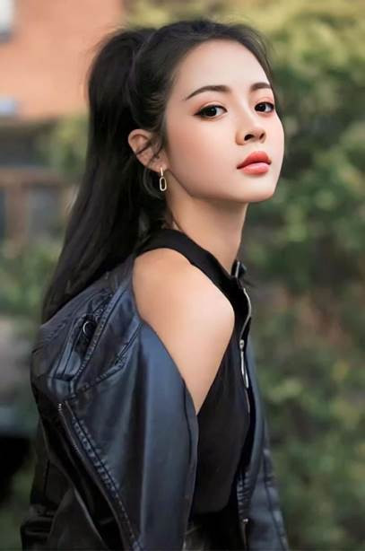 Nu Idol tai nang voi thu nhap rat cao tren TikTok Live