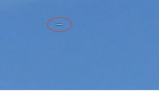 Vào tháng 5/2020, người dân ở khu vực Salinas, quận Monterey, California, Mỹ chụp được những hình ảnh nghi UFO. Theo những hình ảnh này, vật thể lạ có hình dạng giống điếu xì gà.