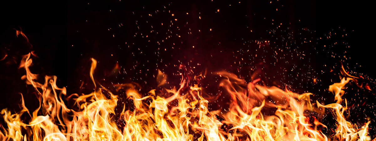 Sau khi hoàn thành, thợ rèn trên mang tặng cho chủ nợ. Ba ngày sau, người chủ nợ đột nhiên phát điên và có những hành động điên rồ, bao gồm thiêu rụi nhiều đồ vật khiến mọi người kinh hãi.