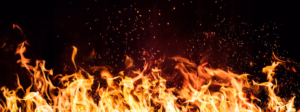 Sau khi hoàn thành, thợ rèn trên mang tặng cho chủ nợ. Ba ngày sau, người chủ nợ đột nhiên phát điên và có những hành động điên rồ, bao gồm thiêu rụi nhiều đồ vật khiến mọi người kinh hãi.