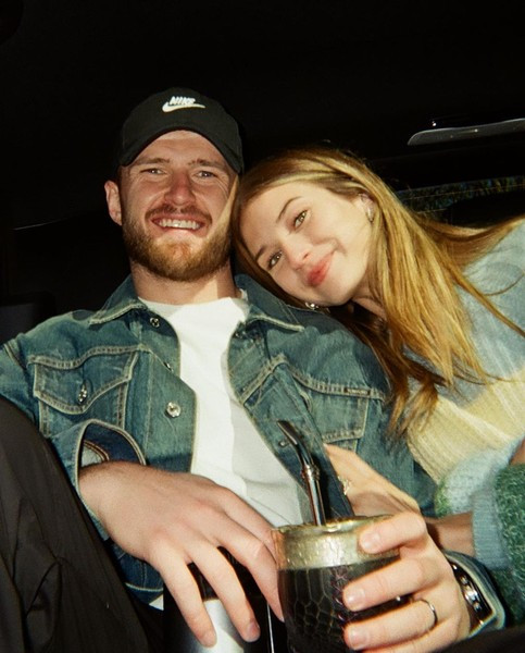 Cả hai đến với nhau chỉ khoảng 2 năm trước khi làm lễ cưới.