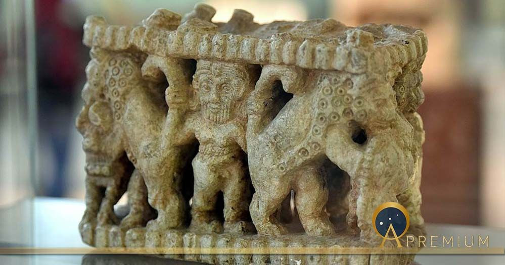 Sau đó, Enkidu và Gilgamesh có một trận chiến khốc liệt nhưng cuối cùng quyết định làm bạn. Từ đây, Gilgamesh thay đổi cách cai trị, giúp người dân có cuộc sống dễ chịu hơn.