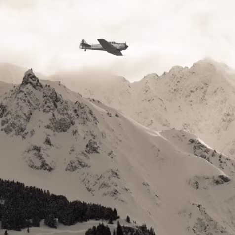 Ngay sau đó, Mỹ triển khai một cuộc tìm kiếm cứu hộ quy mô lớn trên phạm vi 8,2 triệu ha. 40 phi cơ quân sự, 50 máy bay dân dụng và hàng trăm người đã tham gia cuộc tìm kiếm ông Hale Boggs. Tuy nhiên, sau 39 ngày, lực lượng tìm kiếm cứu hộ không tìm thấy bất kỳ dấu vết nào của máy bay xấu số cũng như ông Hale Boggs.