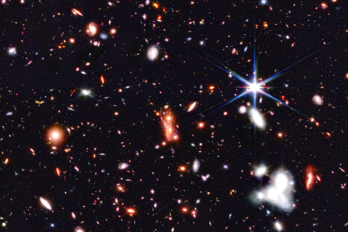 Điều này cũng đồng nghĩa với việc hố đen mới phát hiện nằm trong thiên hà CEERS 1019 cũng hơn 13 tỷ năm tuổi. Thêm nữa, hố đen này trở thành một trong những hố đen có khối lượng nhỏ nhất tồn tại từ vũ trụ sơ khai bởi chỉ gấp khoảng 9 triệu lần khối lượng Mặt Trời.