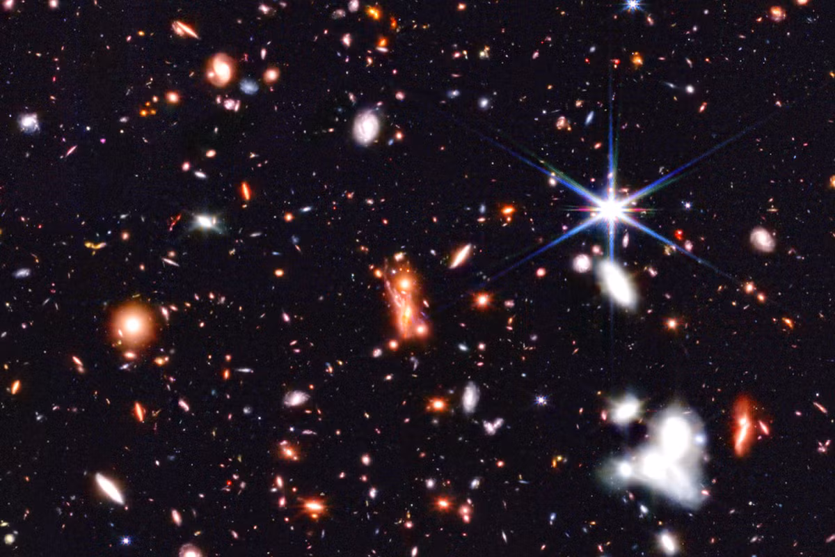 Điều này cũng đồng nghĩa với việc hố đen mới phát hiện nằm trong thiên hà CEERS 1019 cũng hơn 13 tỷ năm tuổi. Thêm nữa, hố đen này trở thành một trong những hố đen có khối lượng nhỏ nhất tồn tại từ vũ trụ sơ khai bởi chỉ gấp khoảng 9 triệu lần khối lượng Mặt Trời.