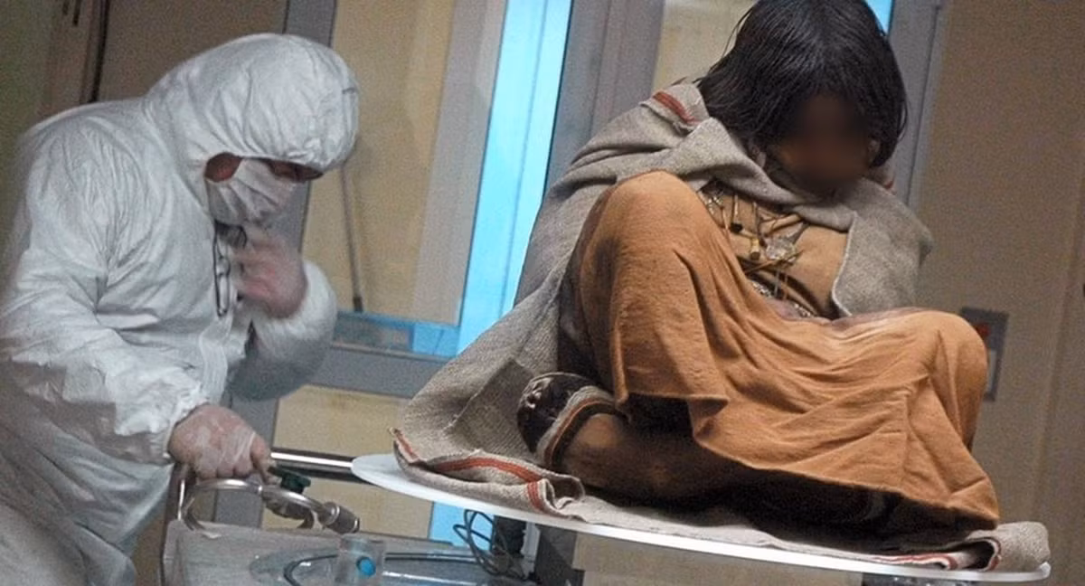 Tuy nhiên, chế độ ăn uống này có sự thay đổi trong những năm tháng cuối đời khi 3 đứa trẻ được chọn làm vật tế thần. Chúng được cho ăn những thực phẩm “đặc biệt” bao gồm: ngô và thịt lạc đà. Những đứa trẻ được ăn uống đầy đủ để có cơ thể khỏe mạnh khi sang thế giới bên kia, phụng sự thần linh.