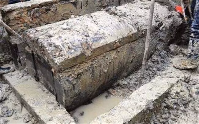 Thành phố Tây An ở tỉnh Thiểm Tây, Trung Quốc là kinh đô của 13 vương triều trong lịch sử Trung Quốc. Theo đó, trong những năm qua, giới khảo cổ đã có nhiều phát hiện quan trọng tại đây. Trong số này, đáng chú ý là việc tìm thấy ngôi mộ cổ có kho báu khổng lồ.