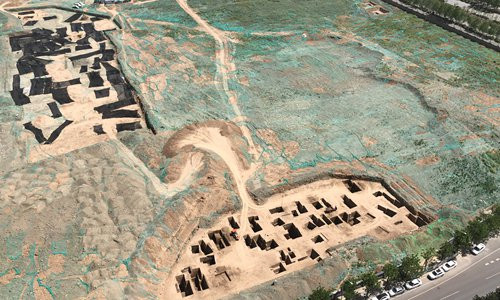 Lúc này, các chuyên gia vô cùng vui mừng và thán phục người xưa khi chôn giấu những pho tượng này phía dưới quan tài nặng 3 tấn khiến kẻ trộm không tìm thấy.