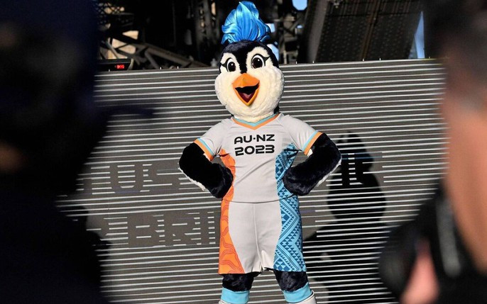 Linh vật chính thức của World Cup nữ 2023 được 2 nước chủ nhà thống nhất là chim cánh cụt Tazuni. Tên gọi Tazuni cũng là sự kết hợp uyển chuyển của ngôn ngữ.