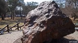 Thiên thạch El Chaco được tìm thấy ở Argentina năm 1969. Nó nằm ở độ sâu 5m dưới mặt đất và nặng tới 37 tấn.