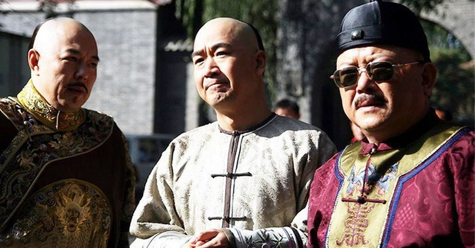 Vào năm 1771, hoàng đế Càn Long cho gọi Kỷ Hiểu Lam về Kinh để soạn cuốn “Tứ khố toàn thư”. Từ đó, đường quan lộ của Kỷ Hiểu Lam, khi ấy 47 tuổi, có sự khởi sắc.