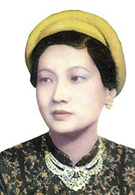 Nam Phương hoàng hậu sinh được 5 con cho vua Bảo Đại. Bà là mỹ nhân tài sắc vẹn toàn khi không chỉ tập trung chăm sóc con cái, lo lễ tiệc trong cung đình mà còn tham gia một số hoạt động xã hội, từ thiện. Năm 1947, bà cùng các con sang Pháp và sống ở đây đến cuối đời.