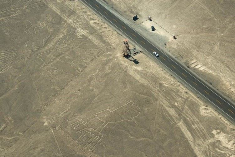 Vào khoảng 1.500 trước, nền văn minh Nazca đột ngột suy tàn rồi biến mất. Trong nhiều năm qua, giới nghiên cứu cho rằng, biến đổi khí hậu dẫn đến những trận mưa và lũ lụt lớn đã đẩy người Nazca tới bờ vực tuyệt chủng.