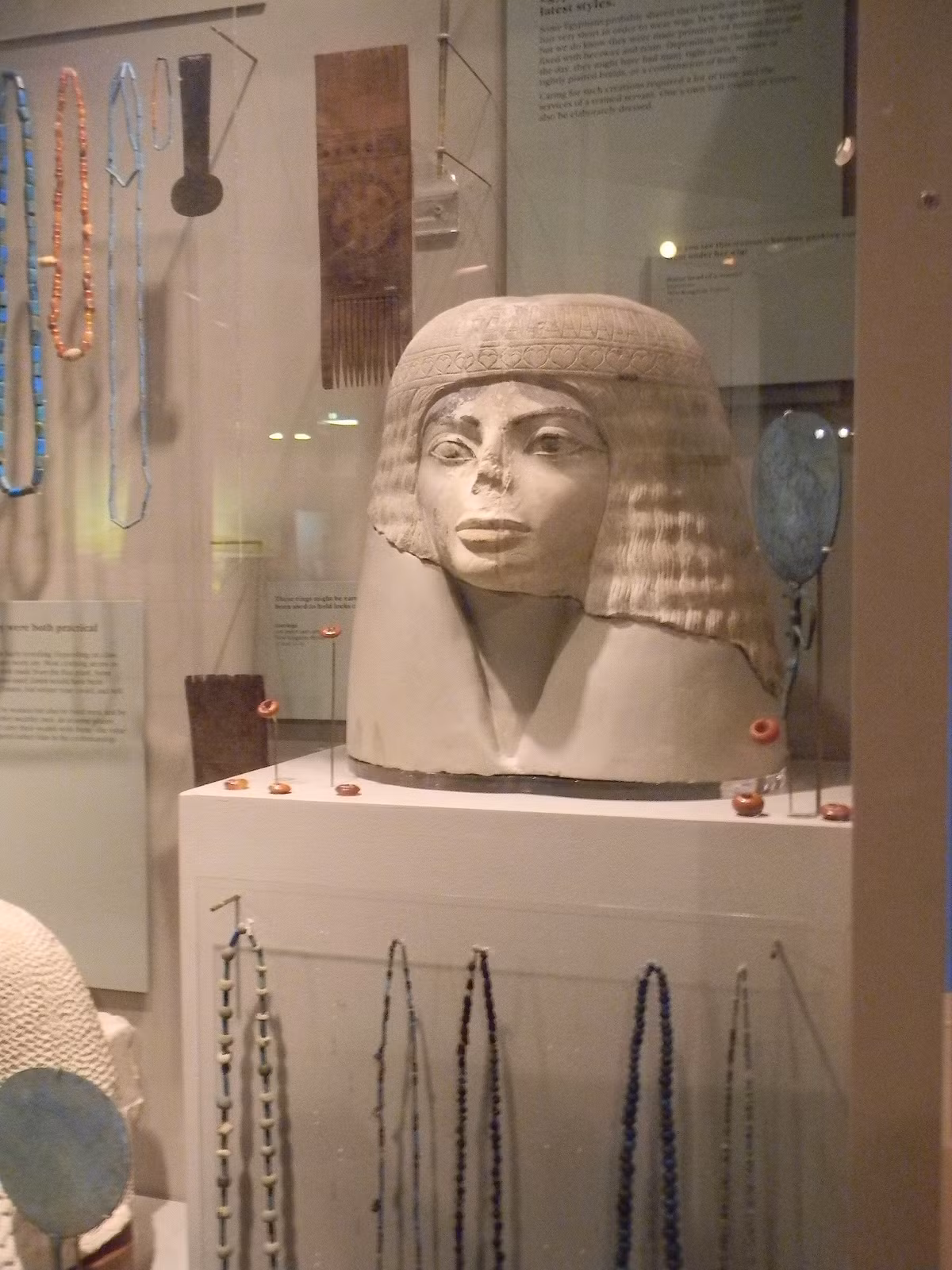 Đến nay, giới khoa học đã và đang nỗ lực giải mã bí ẩn về du hành thời gian cũng như bức tượng Ai Cập có gương mặt giống Michael Jackson có thật sự là bằng chứng của một chuyến du hành hay không. Công chúng hy vọng, trong tương lai không xa, bí ẩn ày sẽ được các chuyên gia làm sáng tỏ.