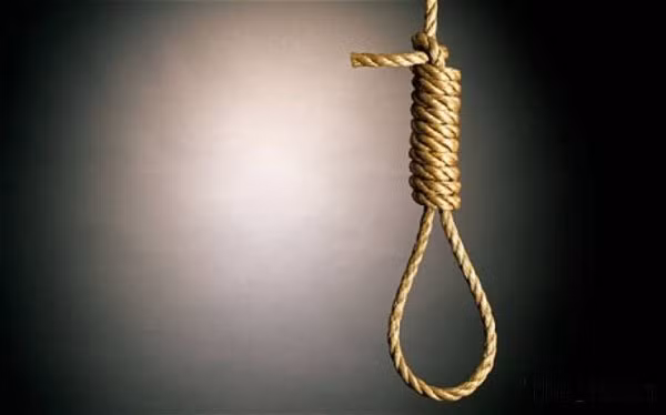 Vào ngày 13/2/1746, một người đàn ông Pháp tên là Jean Marie Dubarry bị xử tử vì tội giết cha ruột.