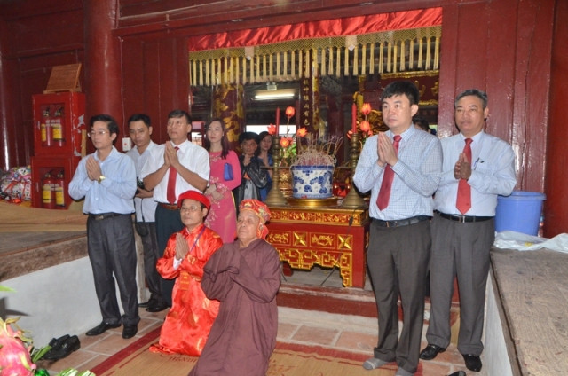 Đình Trà Cổ nổi tiếng là ngôi đình có bề dày lịch sử về văn hóa và kiến trúc độc đáo trong khu vực Đồng bằng Bắc Bộ. Được xây dựng từ thời Hậu Lê (năm 1461), quá trình hình thành và tồn tại của đình Trà Cổ gắn liền với lịch sử hình thành và phát triển của con người, vùng đất địa đầu tổ quốc. Ảnh: Trung tâm TT&amp;VH-Phòng VHTT Móng Cái/mongcai.gov.vn.