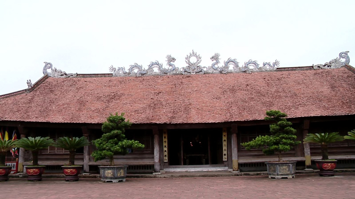 Vua Lê Thánh Tông rất chú trọng đến vấn đề chủ quyền biên giới. Việc xây dựng đình Trà Cổ ở vùng biên ải là quyết định của triều đình lúc bấy giờ. Đây là nơi thờ thần, sinh hoạt cộng đồng và cũng là nơi các quan triều đình nghỉ ngơi khi đi du ngoạn. Ảnh: TTXVN.