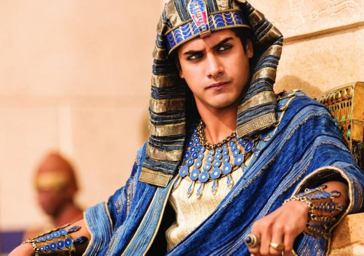 Khi xem các bộ phim, nhiều người sẽ ấn tượng trước những pharaoh quyền lực, điển trai, to cao, vạm vỡ. Thế nhưng, thực tế thì bậc đế vương Ai Cập không có ngoại hình như vậy, thậm chí có cơ thể ốm yếu, mắc nhiều bệnh tật.