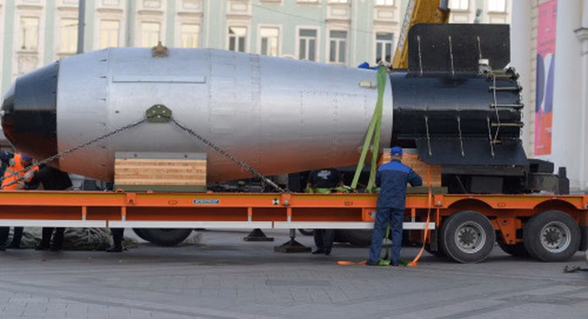 Để so sánh với bom Sa hoàng, bom nguyên tử mà Mỹ thả xuống thành phố Hiroshima của Nhật Bản cuối Thế chiến 2 có công phá tương đương khoảng 16 nghìn tấn TNT trong khi quả bom hạt nhân thả xuống Nagasaki tương đương 21 nghìn tấn TNT.