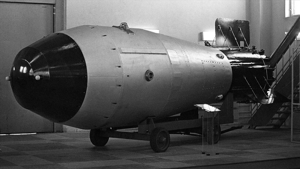 Cho đến nay, vụ thử bom hạt nhân mang biệt danh bom Sa hoàng (Tsar Bomba) là vụ nổ bom nguyên tử mạnh nhất thế giới. Bom Sa hoàng còn được gọi là "Mẹ Kuzkina" hay "Ivan lớn".