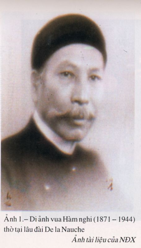 Đây là di ảnh vua Hàm Nghi được thờ tại lâu đài De la Nauche.