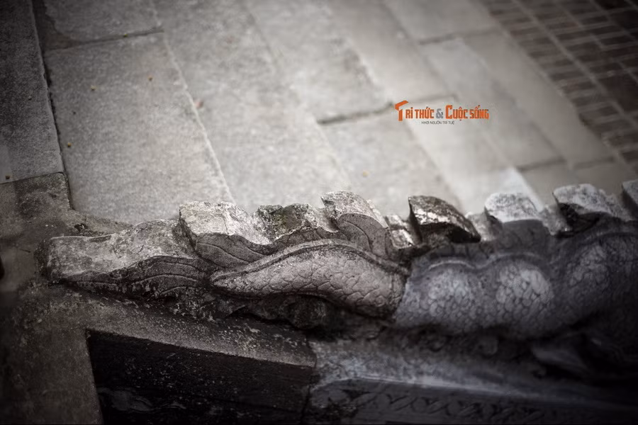 Nền và thềm bậc điện là di tích ít ỏi trong kiến trúc Hoàng cung thời Lê còn sót lại đến ngày nay, phần nào phản ánh được quy mô hoành tráng của điện Kính Thiên xưa.