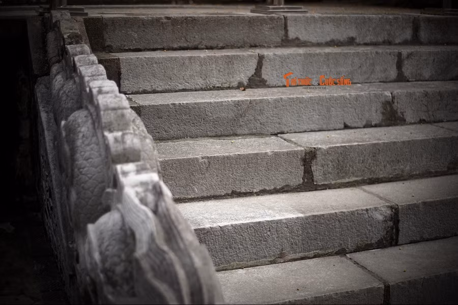 Không gian nơi này trở thành một di tích "kép" cho cả hai thời đại: Điện Kính Thiên của Hoàng thành Thăng Long xưa và Bộ Tổng Chỉ huy Quân đội nhân dân Việt Nam - di tích lịch sử quan trọng của lịch sử hiện đại Việt Nam.