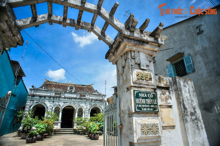  12. Đồng Tháp. Có nhiều cách lý giải tên gọi tỉnh Đồng Tháp. Theo một lời kể, xưa kia nơi đây có ngọn tháp 10 tẩng nằm ở cánh đồng lớn. Dần dần, người ta gọi nơi này là Đồng Tháp Mười, sau này gọi tắt là Đồng Tháp. Quan điểm này chưa được các nhà sử học xác thực. Ảnh: Nhà cổ Huỳnh Thủy Lê ở TP Sa Đéc, tỉnh Đồng Tháp.