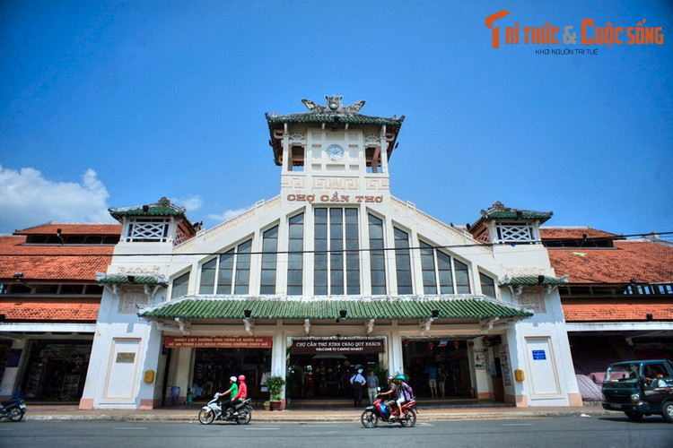  5. Cần Thơ. Tên gọi TP Cần Thơ bắt nguồn từ tiếng Khmer là "Kìn Tho", có nghĩa là cá sặc rằn. Đây là loài cá rất thường gặp ở vùng đất Cần Thơ thuở xưa. Ảnh: Chợ Cần Thơ ở quận Ninh Kiều, TP Cần Thơ.