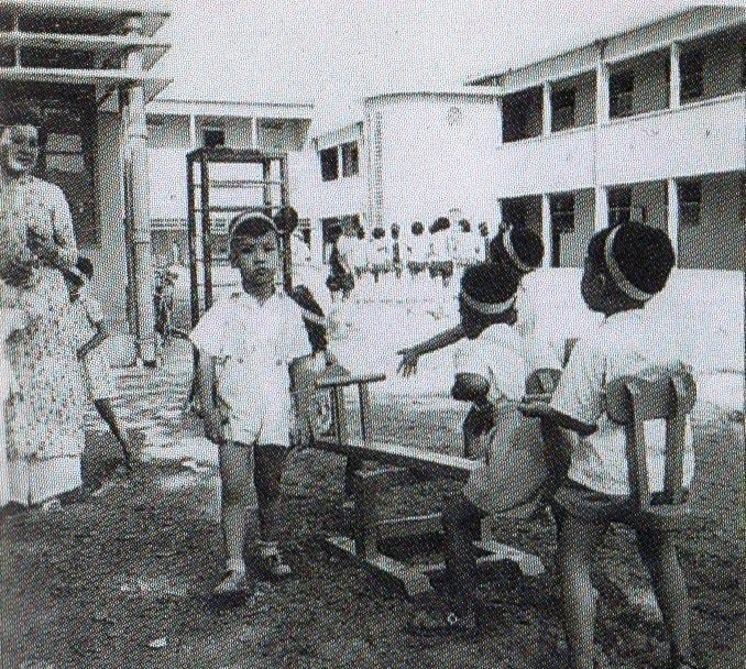 Sau Cách mạng tháng 8/1945, vợ chồng GS Nguyễn Phước Vĩnh Bang - Lê Thị Tuất đã mở trường mầm non tư thục đầu tiên tại Hà Nội trên phố Tống Duy Tân cũ (nay là phố Ngọc Hà).