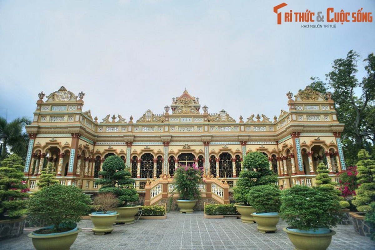 Khám phá ba công trình nổi tiếng của ba tôn giáo lớn ở miền Tây Kham pha ba cong trinh noi tieng cua ba ton giao lon o mien Tay