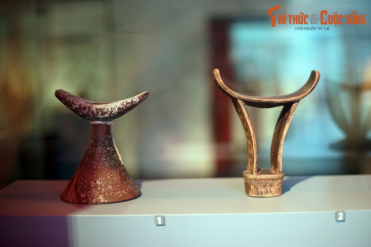 Gối đầu của người Gurage ở Ethiopia (trái) và người Somali ở Somali (phải).