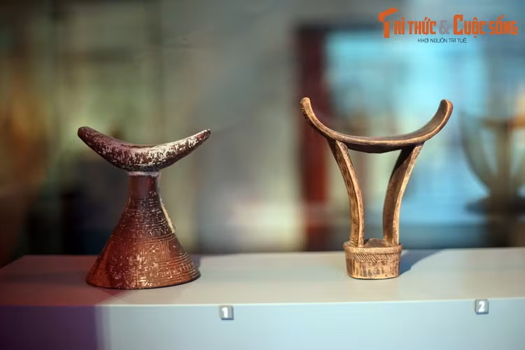 Gối đầu của người Gurage ở Ethiopia (trái) và người Somali ở Somali (phải).