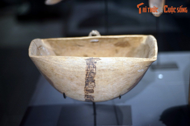 Âu làm bằng gỗ của cộng đồng người bản địa Kenya.