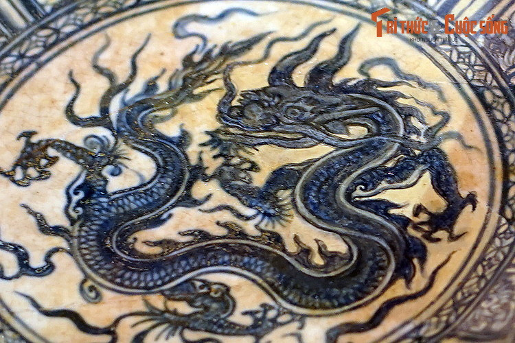 Thứ ba, bộ sưu tập minh chứng cho trình độ phát triển cao của kỹ nghệ sản xuất gốm sứ thời Lê sơ. Đây là sản phẩm của các quan xưởng, một tổ chức do triều đình lập lên, quy tụ các nghệ nhân giỏi nhất lo việc sản xuất các vật phẩm phục vụ cho hoàng cung.